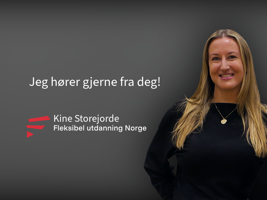 En smilende kvinne foran en tavle med FuNs logo. Tekst som sier: Jeg hører gjerne fra deg! Kine Storejorde.